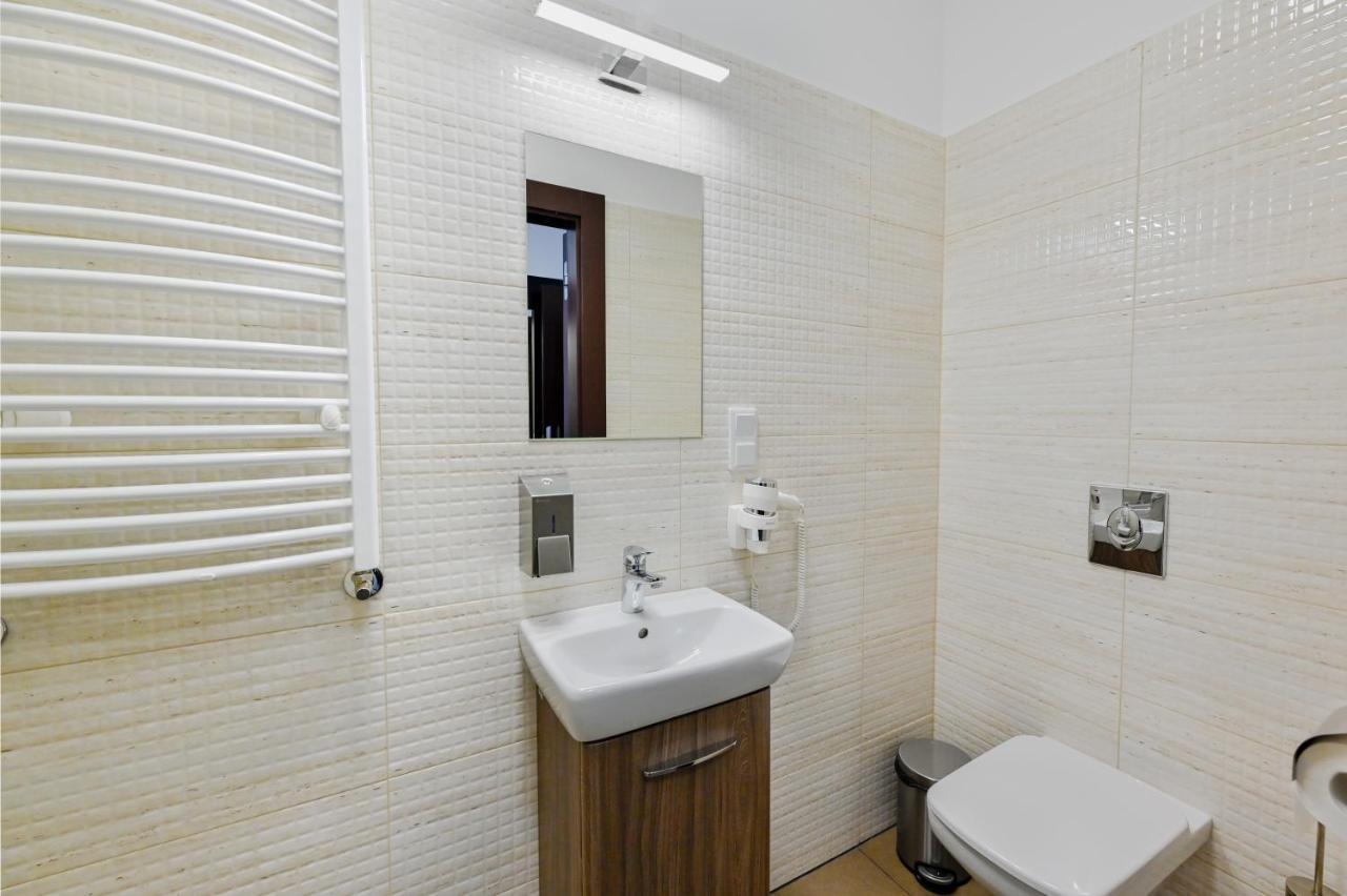 Hotel Terminal กอร์ซุฟเวียลคอปอลสกี ภายนอก รูปภาพ
